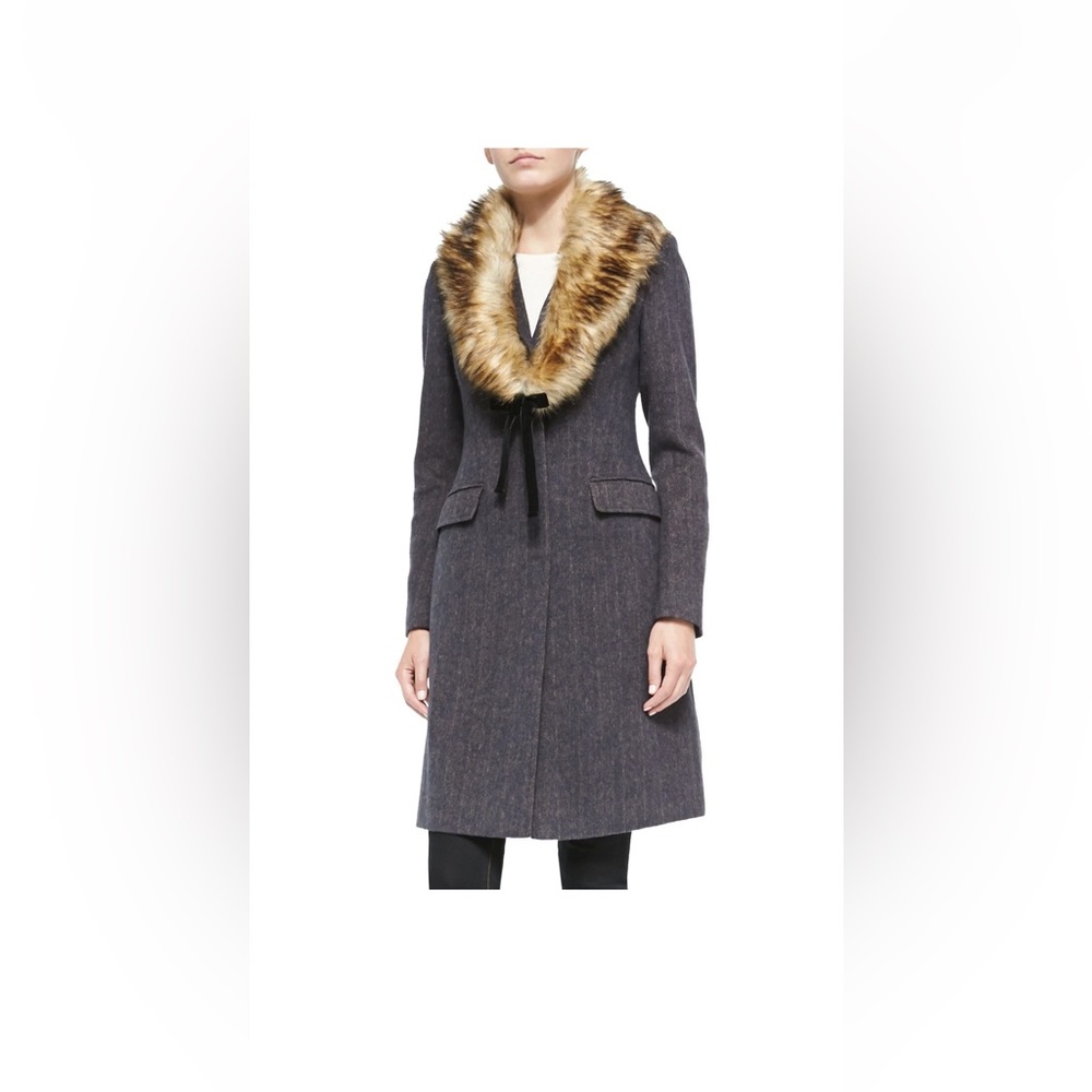 Vera Wang Tailored Herringbone Elegant Gray Coat with removeable Faux Fur Collar